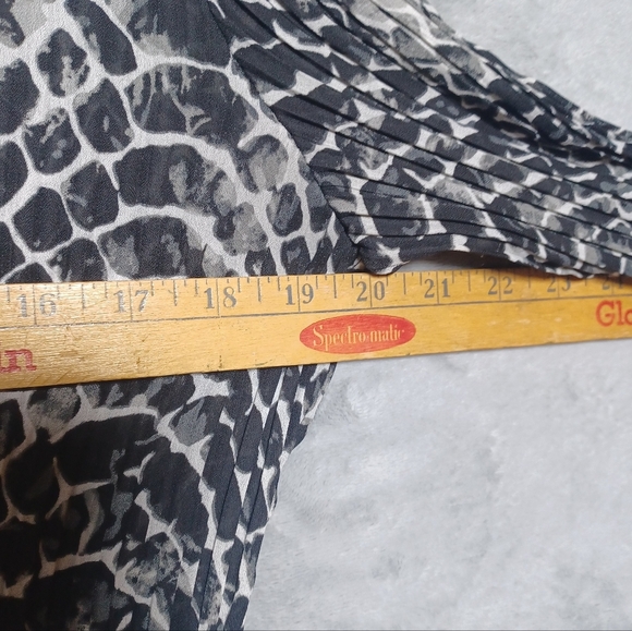 Dressbarn Women's Tunic Blouse Top Size XL Snake Print Bell Sleeve Boho Flowy - Picture 8 of 8